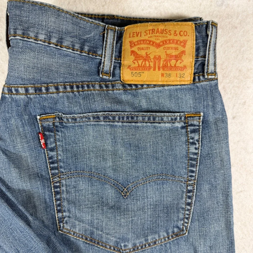 Levis 505 Regular Fit Straight Leg Jeans Mens 38x32 Medium Wash Blue Denim‎